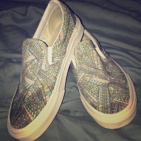 vans geometric slip on